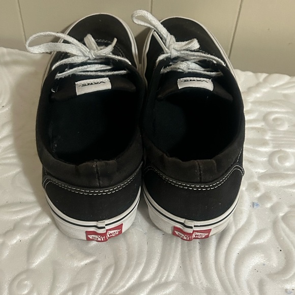 Black Vans black tennis shoes - Picture 3 of 11